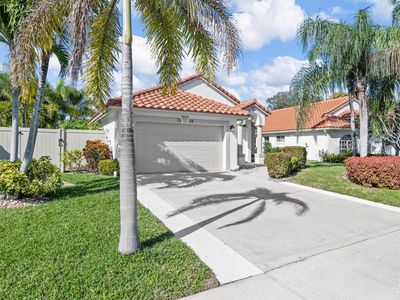 1604 Oak Berry Circle