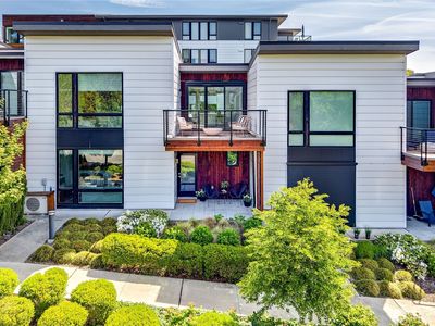 227 Ebi Lane NE
