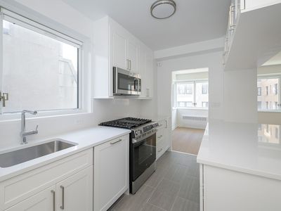 20 E 68th St APT 9A