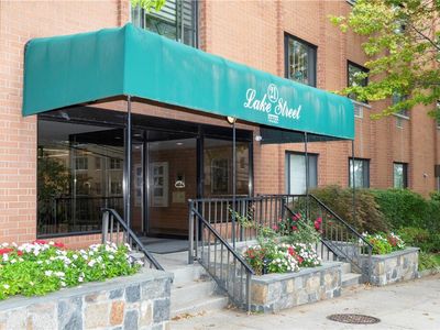 21 Lake Street #6D