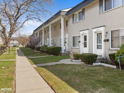 Property at 28372 Universal Dr, Warren, MI