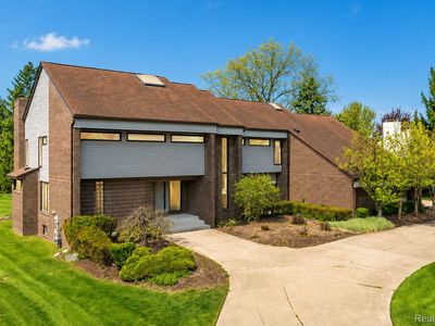 3830 Columbia Dr