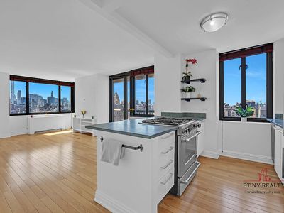 1438 3rd Ave APT 22A