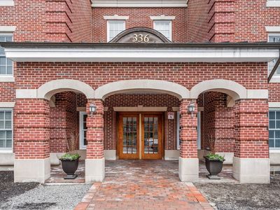 336 Boylston St APT 104