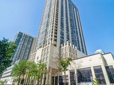 1122 N Clark St APT 2102