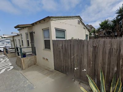 723-725 Sunset Ct
