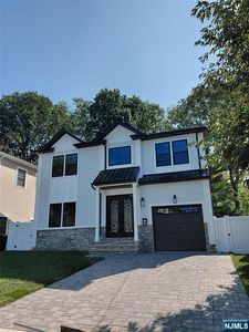 64 Glenwood Dr S