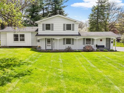 Property at 142 Wedgewood Dr, Penfield, NY