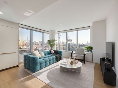 3 Court Sq #902