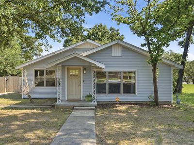 2017 W Belmont St
