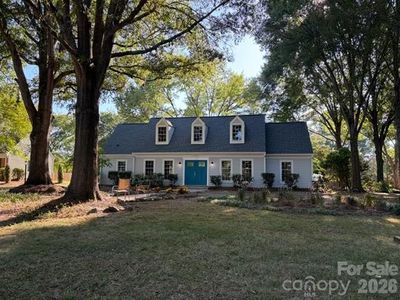 2041 Glouchester Cres