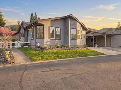 156 NW Wrightwood Cir