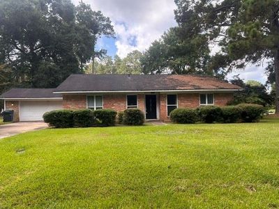 201 Walnut Ln
