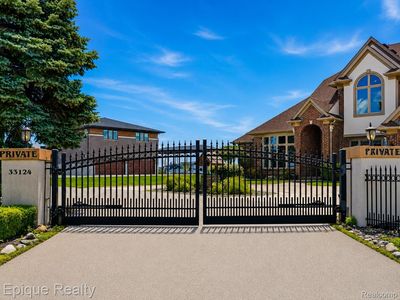 33124 N River Rd