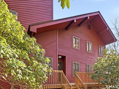 136 Hoyts Hill