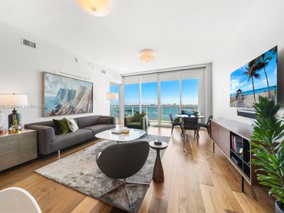 2020 N Bayshore Dr APT 2207