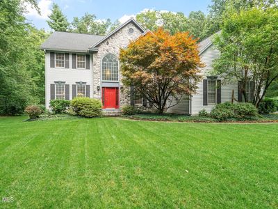 5 Saddle Brook Drive