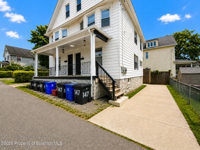 747-749 Roberts Ct