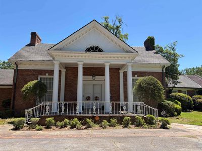 1 Elmwood Cir