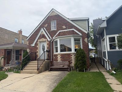 4918 W Winnemac Ave