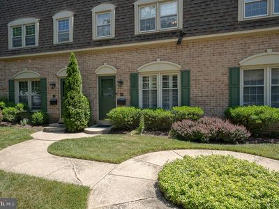 207 Bloomingdale Ave #8B