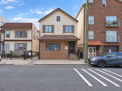 83 Pacific St