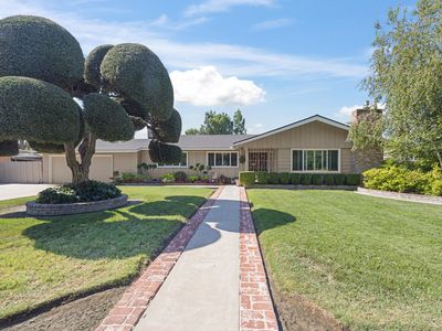 3225 W Royal Oaks Drive