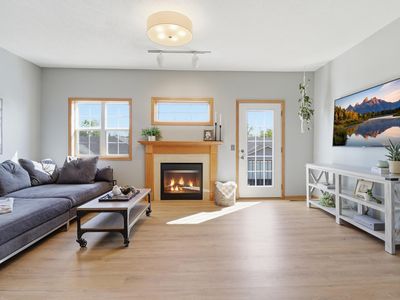 13944 Ventura Pl