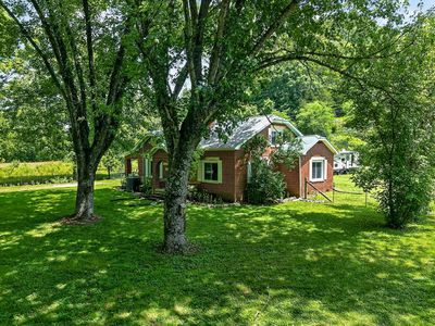747 Hunting Creek Rd