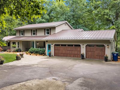 E2400 Lamplighter Ln