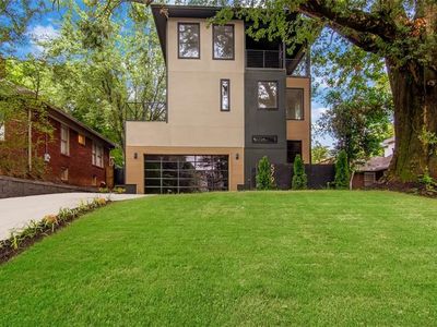 579 Amsterdam Ave NE