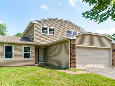 Property at 227 E Lakeside Dr, Vernon Hills, IL