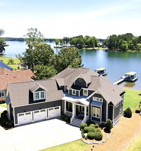 320 Commonwealth Dr
