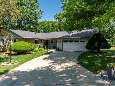 807 E Holiday Drive