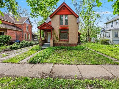 95 Oakwood Ave