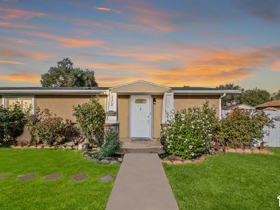 3372 S Mockingbird Way
