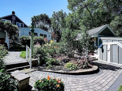 647 Main St #B