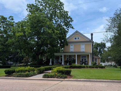 403 W Academy Ave