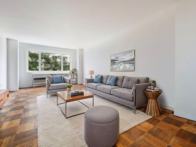 30 W 60th St APT 5P