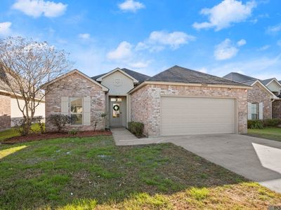 Property at 25350 White Lake Ave, Livingston, LA