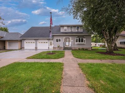 122 Lewis St W
