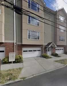 564 52nd St APT 205
