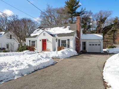 55 Lakeshore Dr