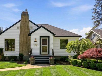 3128 S Manito Blvd