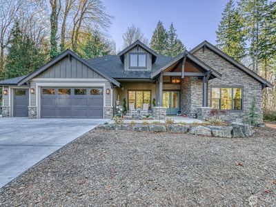6 Crescent Valley Drive NW