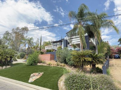 1070 N Highland Drive