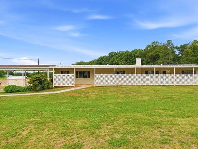 Property at 1275 Redfields Rd, Appomattox, VA