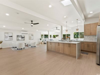 2076 Aaniu Loop
