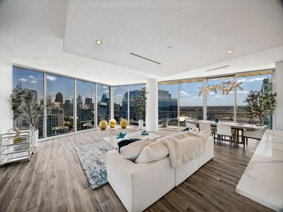 2900 McKinnon St APT 2301