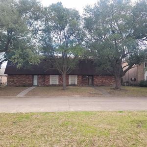 3106 Oakmont Dr